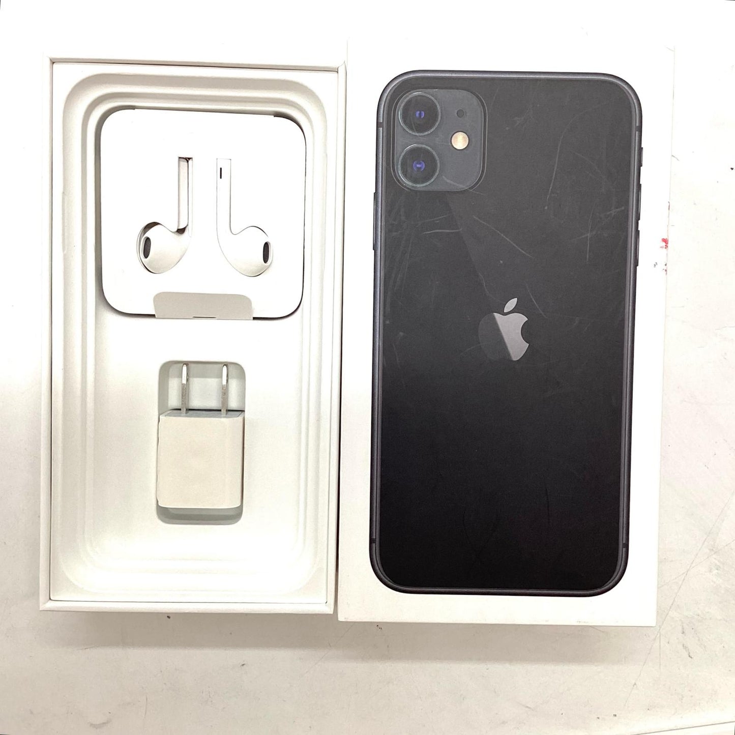 【最速発送】Apple iPhone iPhone 11 64GB ブラック Softbank 白ロム【難有】