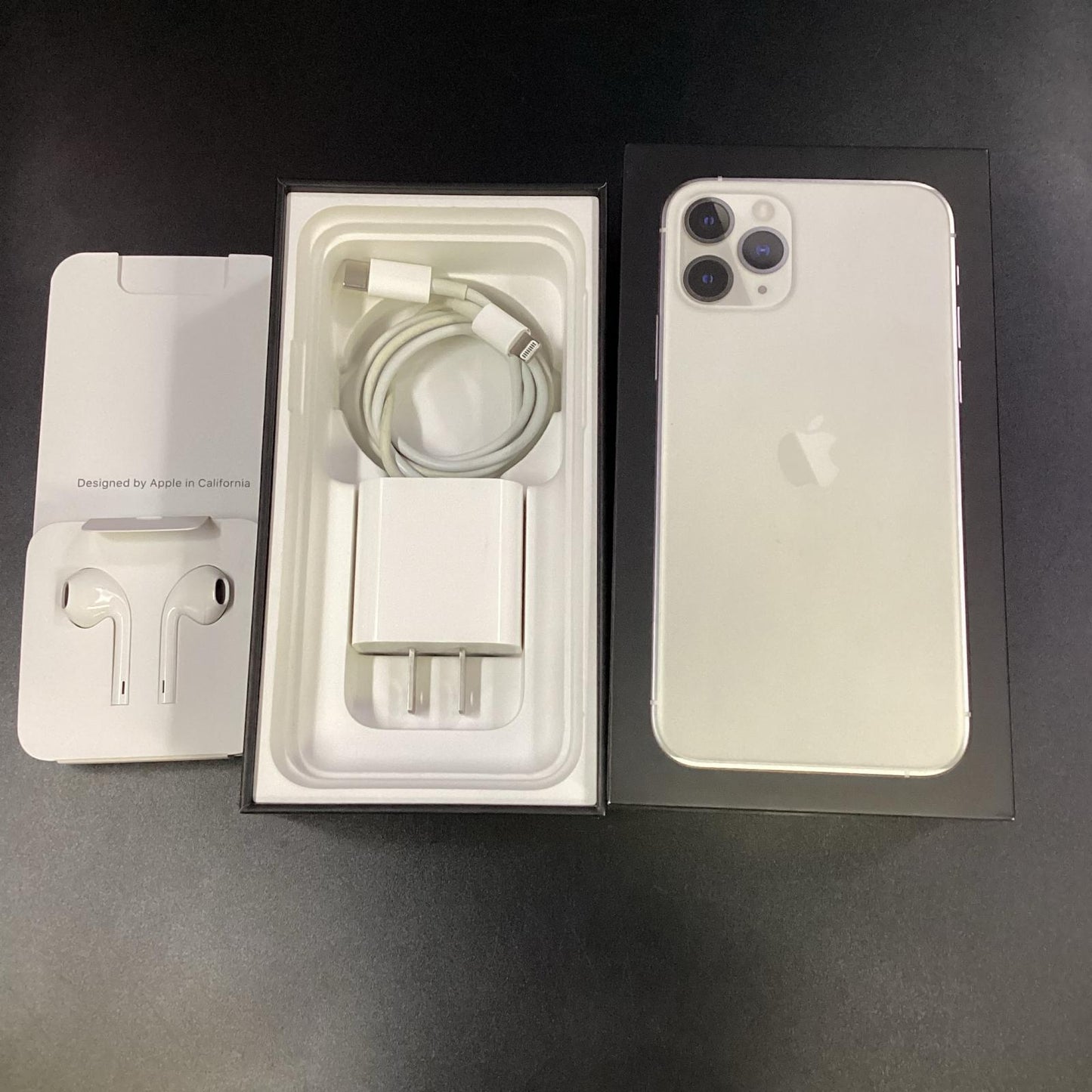 【全額返金保証】【最速発送】Apple iPhone iPhone 11 Pro 64GB シルバー au 白ロム 動作確認済 100%