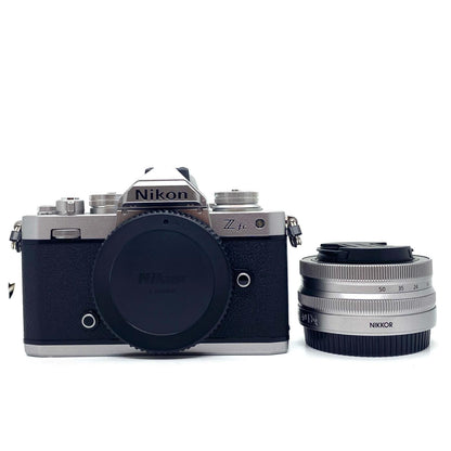 【全額返金保証】【最速発送】Nikon デジタル一眼 Zfc 16-50 VR レンズキット シルバー 超美品 動作確認済