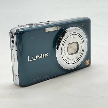 【全額返金保証】【最速発送】Panasonic コンパクトデジタルカメラ LUMIX DMC-FX77-A [スエードブルー] 動作確認済