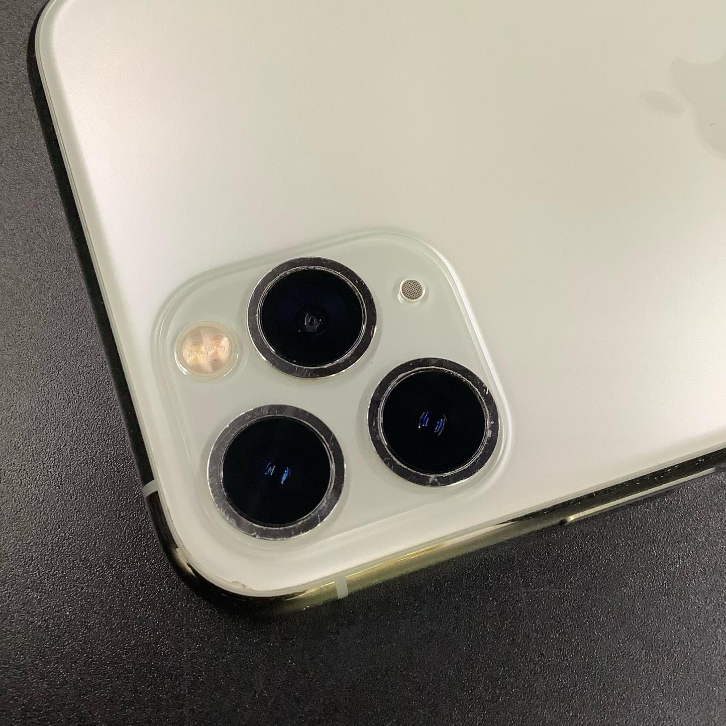 【最速発送】Apple iPhone iPhone 11 Pro 64GB シルバー au SIMフリー 白ロム【難有】