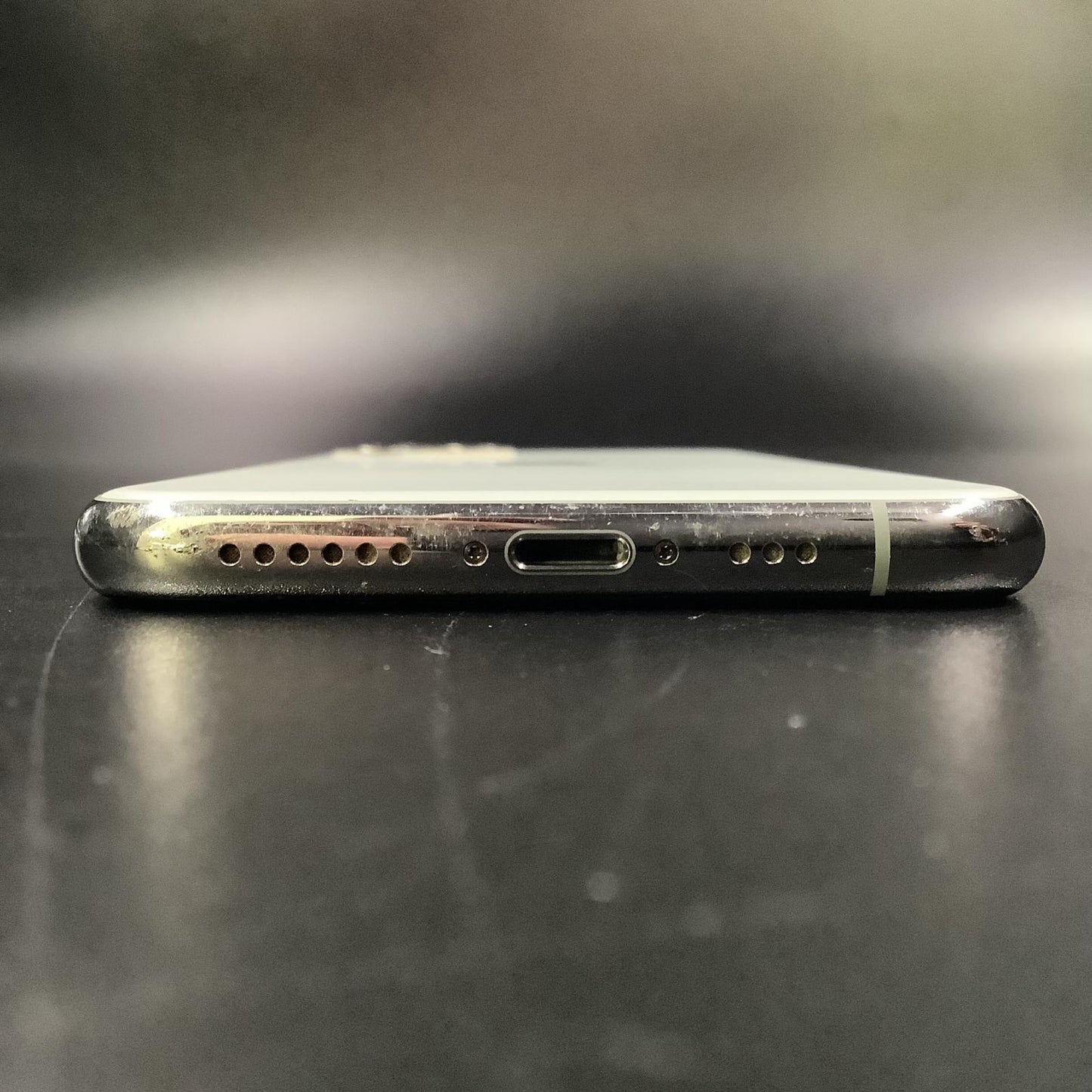 【最速発送】Apple iPhone iPhone 11 Pro 64GB シルバー au SIMフリー 白ロム【難有】