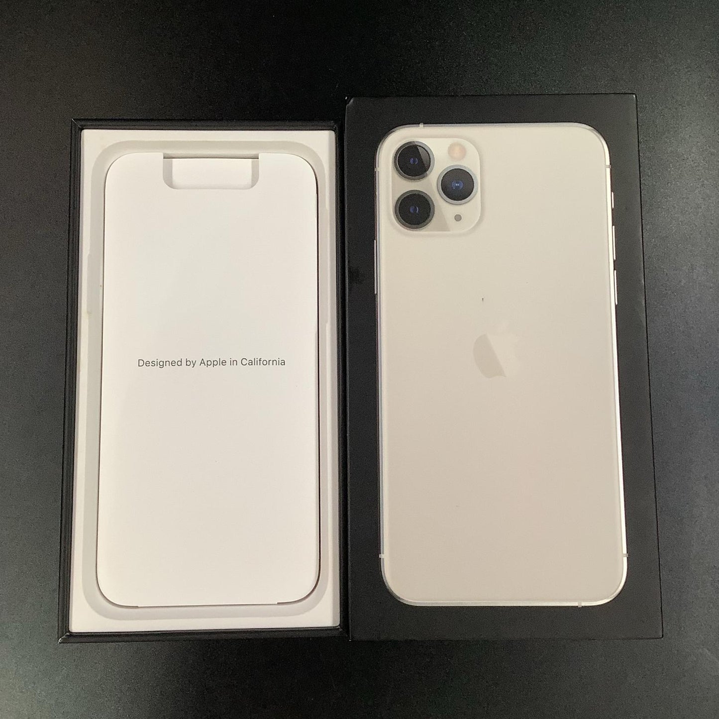 【最速発送】Apple iPhone iPhone 11 Pro 64GB シルバー au SIMフリー 白ロム【難有】