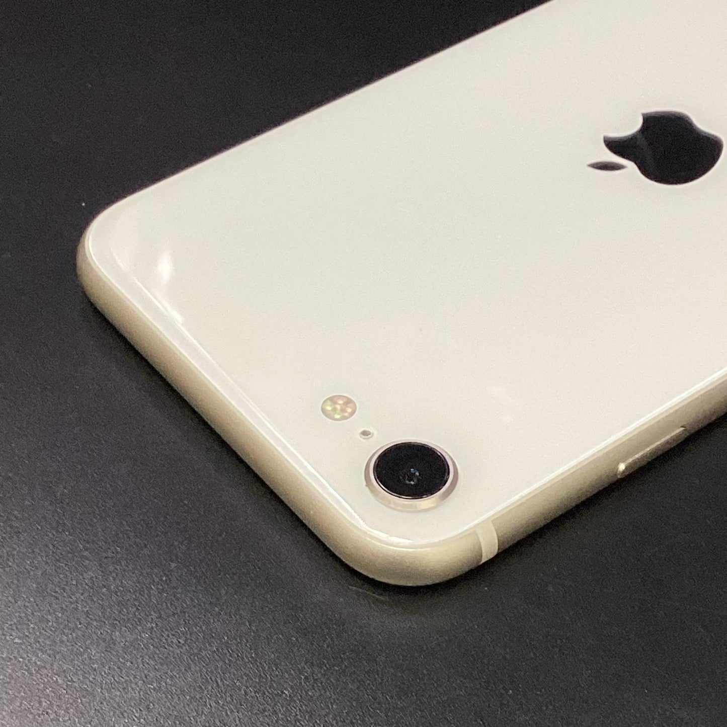 【全額返金保証】【最速発送】Apple iPhone iPhone SE（第3世代） 64GB スターライト au SIMフリー 白ロム 美品 動作確認済 95%
