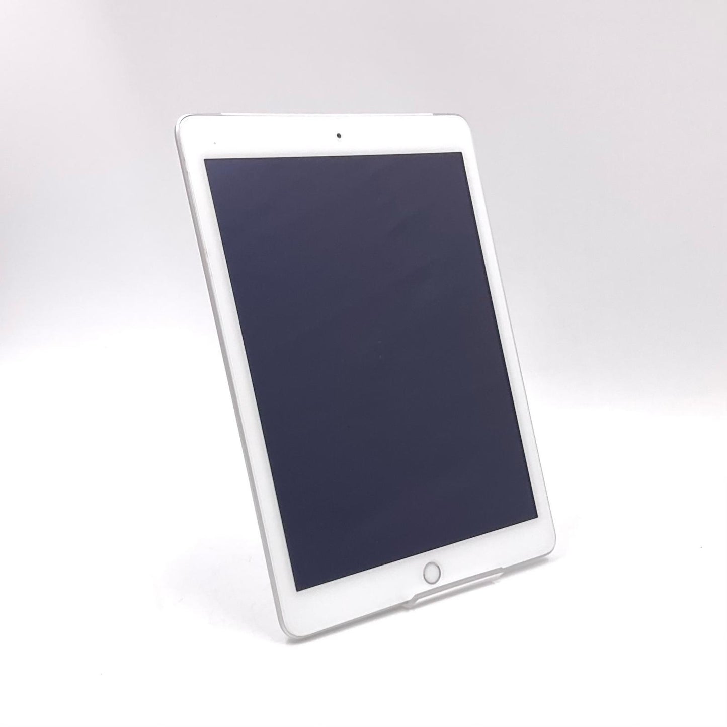 【全額返金保証】【最速発送】Apple iPad iPad 9.7インチ 第5世代 32GB シルバー WiFi+Cellular docomo 白ロム 美品 動作確認済