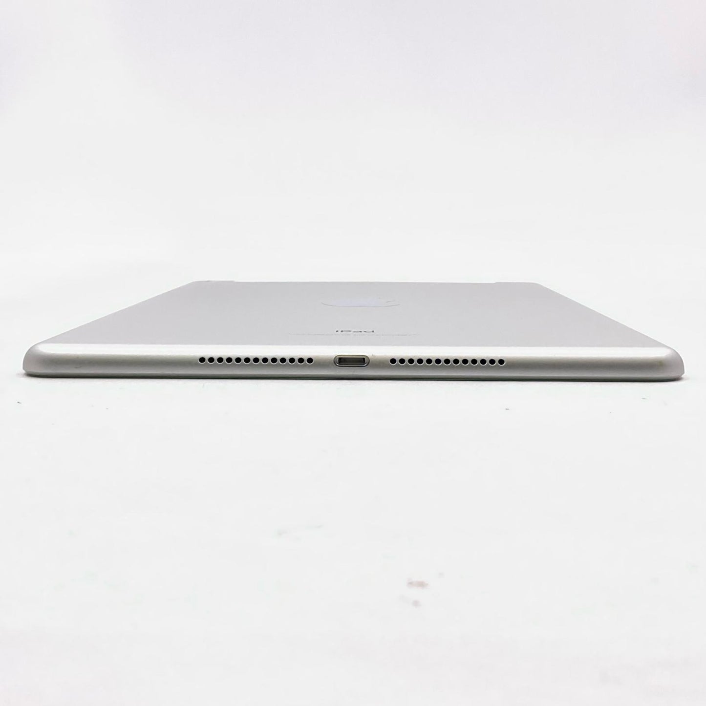 【全額返金保証】【最速発送】Apple iPad iPad 9.7インチ 第5世代 32GB シルバー WiFi+Cellular docomo 白ロム 美品 動作確認済