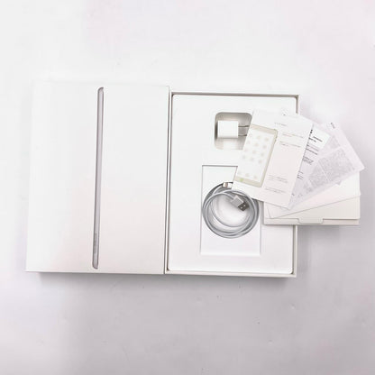 【全額返金保証】【最速発送】Apple iPad iPad 9.7インチ 第5世代 32GB シルバー WiFi+Cellular docomo 白ロム 美品 動作確認済