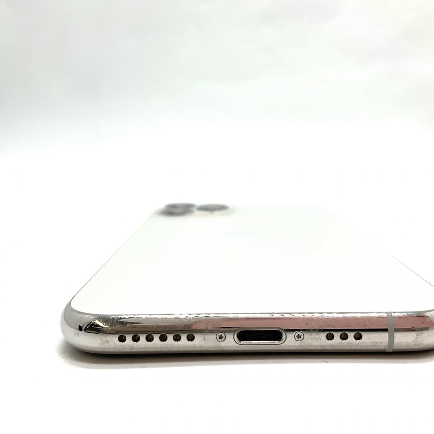 【全額返金保証】【最速発送】Apple iPhone iPhone 11 Pro 256GB シルバー docomo 白ロム 動作確認済 74%