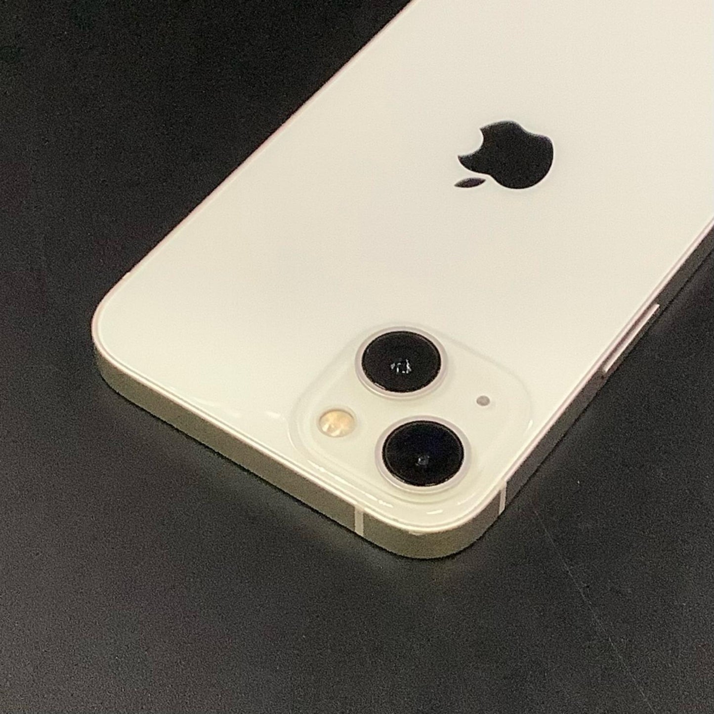 【全額返金保証】【最速発送】Apple iPhone iPhone 13 128GB スターライト au 白ロム 美品 動作確認済 82%