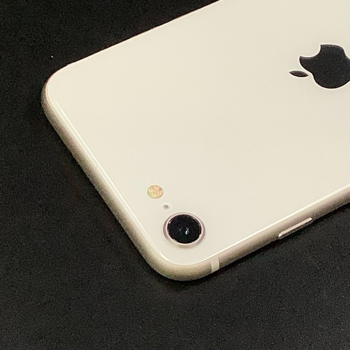 【全額返金保証】【最速発送】Apple iPhone iPhone SE（第3世代） 64GB スターライト docomo 白ロム 美品 動作確認済 100%