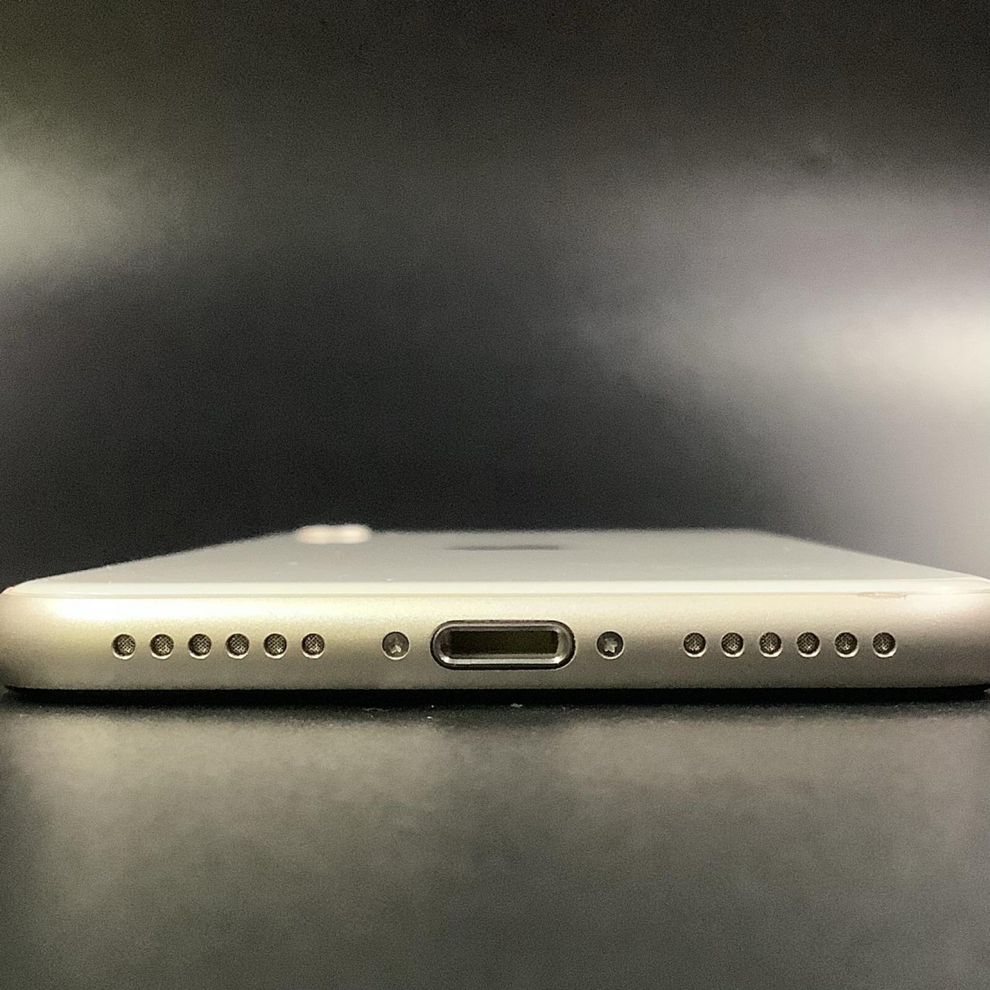 【全額返金保証】【最速発送】Apple iPhone iPhone SE（第3世代） 64GB スターライト docomo 白ロム 美品 動作確認済 100%