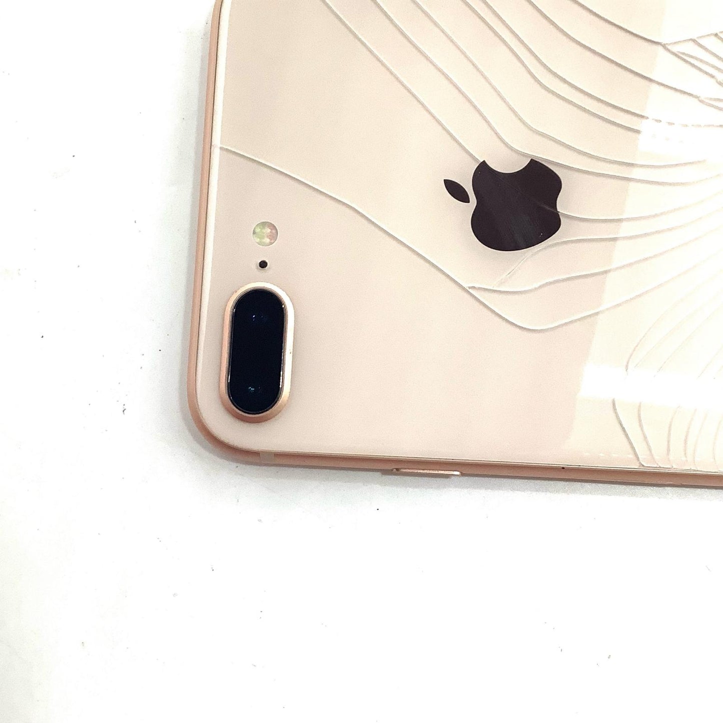 【最速発送】Apple iPhone iPhone 8 Plus 64GB ゴールド 白ロム【難有】 81%