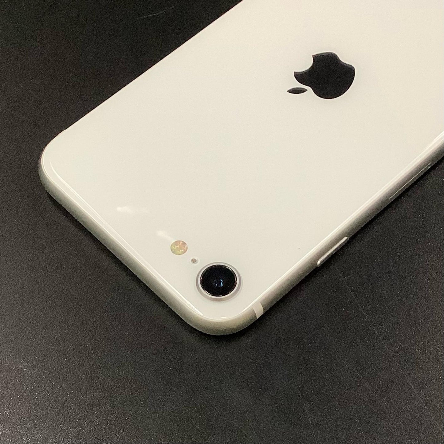 【最速発送】Apple iPhone iPhone SE（第2世代） 128GB ホワイト Softbank 白ロム【難有】 84%