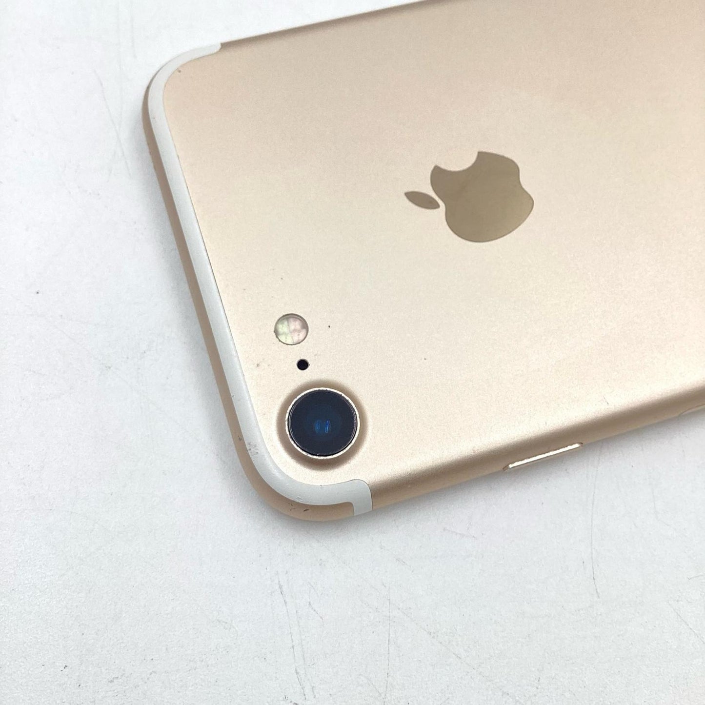 【全額返金保証】【最速発送】Apple iPhone iPhone 7 128GB ゴールド au SIMフリー 白ロム 動作確認済 66%