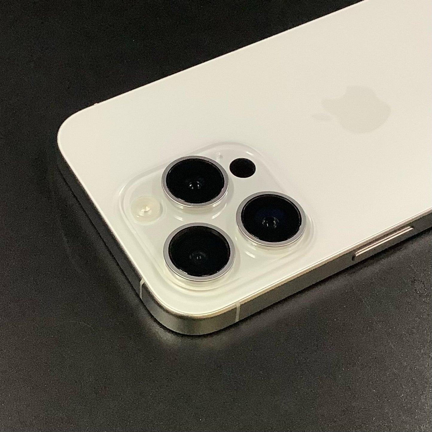 【全額返金保証】【最速発送】Apple iPhone iPhone 15 Pro 256GB SIMフリー 白ロム 美品 動作確認済 80%