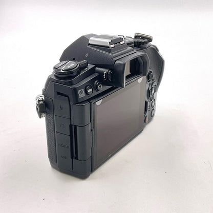 【全額返金保証】【最速発送】OLYMPUS デジタル一眼 OM-D E-M1 ボディ ブラック 動作確認済