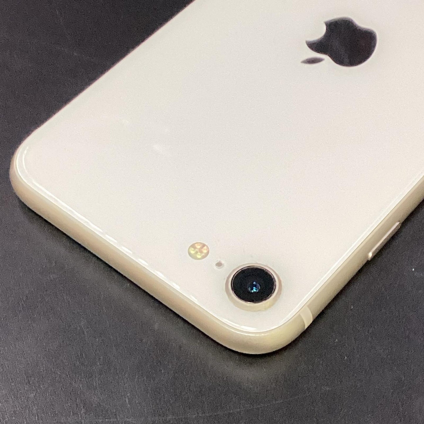 【全額返金保証】【最速発送】Apple iPhone iPhone SE（第3世代） 128GB スターライト au 白ロム 動作確認済 91%