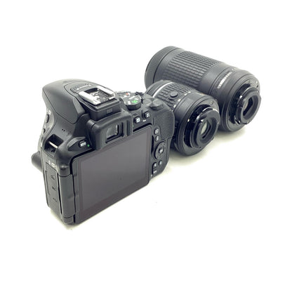 【全額返金保証】【最速発送】Nikon デジタル一眼 D5600 ダブルズームキット ブラック 美品 動作確認済
