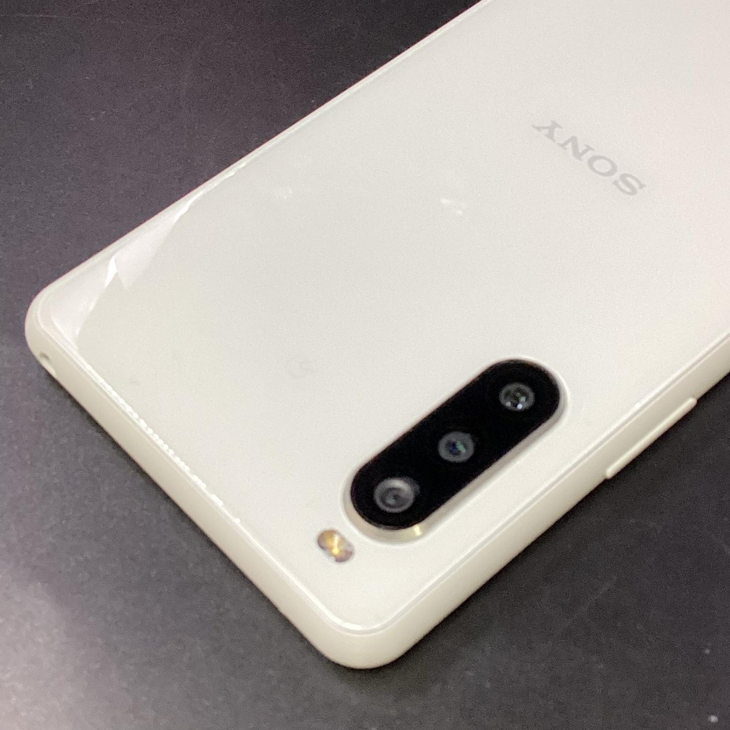 【全額返金保証】【最速発送】Sony Xperia 10II 64GB ホワイト docomo SO-41A 白ロム 超美品 動作確認済