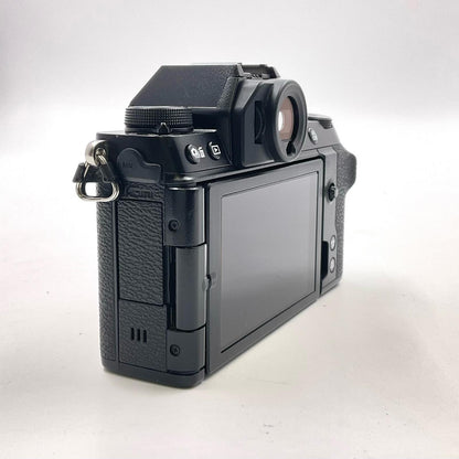 【全額返金保証】【最速発送】FUJIFILM デジタル一眼 X-S10 ボディ ブラック 美品 動作確認済
