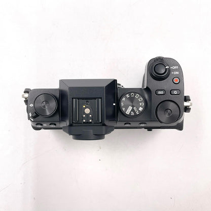 【全額返金保証】【最速発送】FUJIFILM デジタル一眼 X-S10 ボディ ブラック 美品 動作確認済