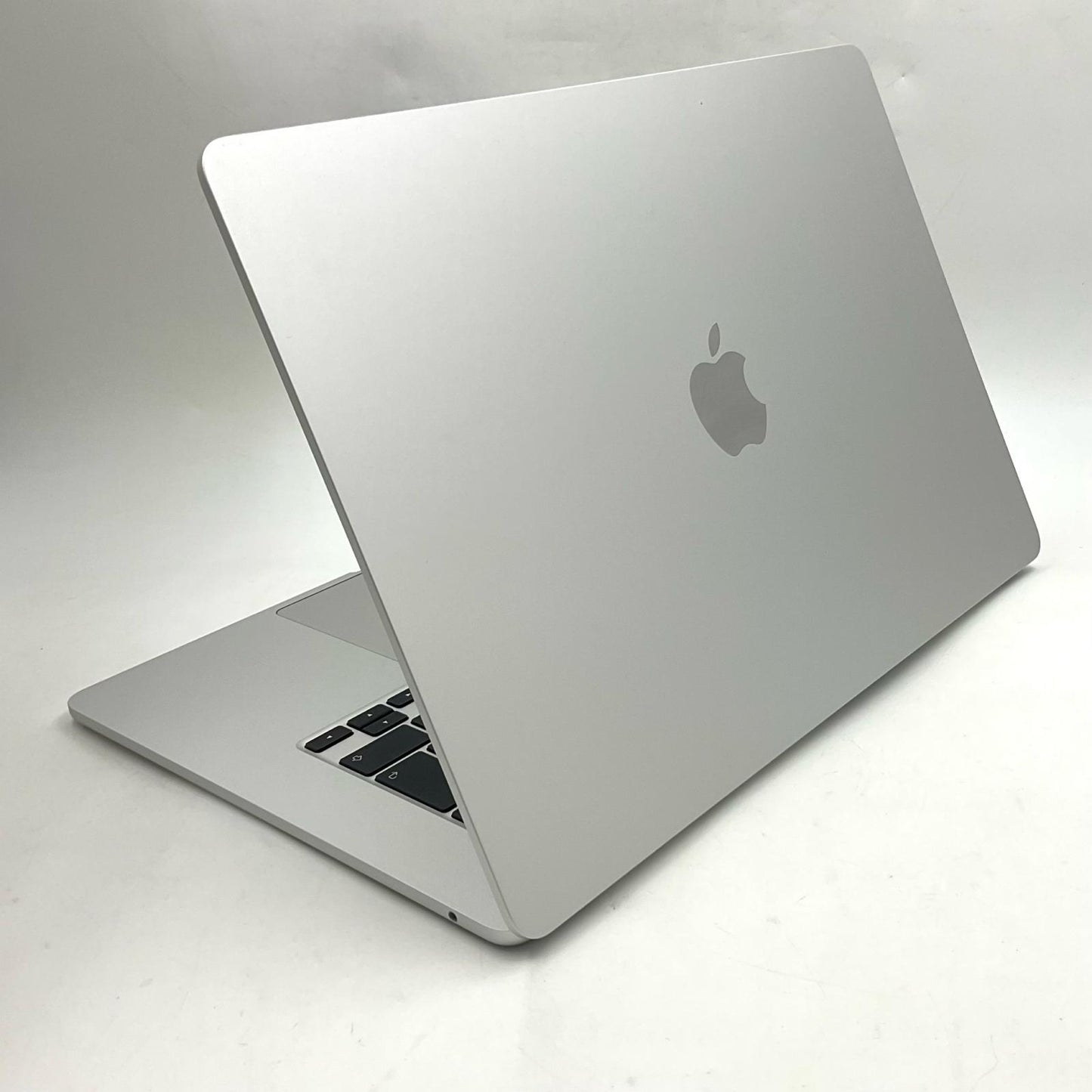 【全額返金保証】【最速発送】Apple MacBook Air 15インチ 2023 Apple M2 8GB 256GB シルバー 98% 美品 動作確認済