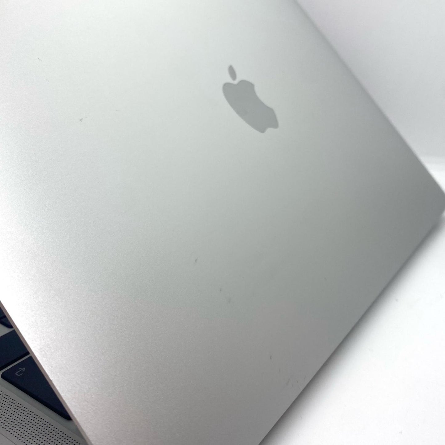 【全額返金保証】【最速発送】Apple MacBook Air 13インチ 2020 Apple M1 8GB 256GB シルバー 99% 動作確認済