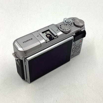 【全額返金保証】【最速発送】FUJIFILM デジタル一眼 X-A5 レンズキット [シルバー] シルバー 美品 動作確認済