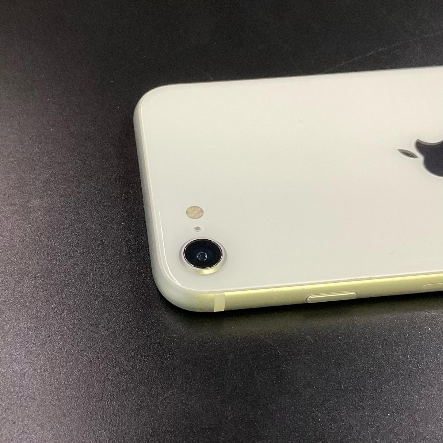 【全額返金保証】【最速発送】Apple iPhone iPhone SE（第2世代） 64GB ホワイト SIMフリー 白ロム 動作確認済 75%