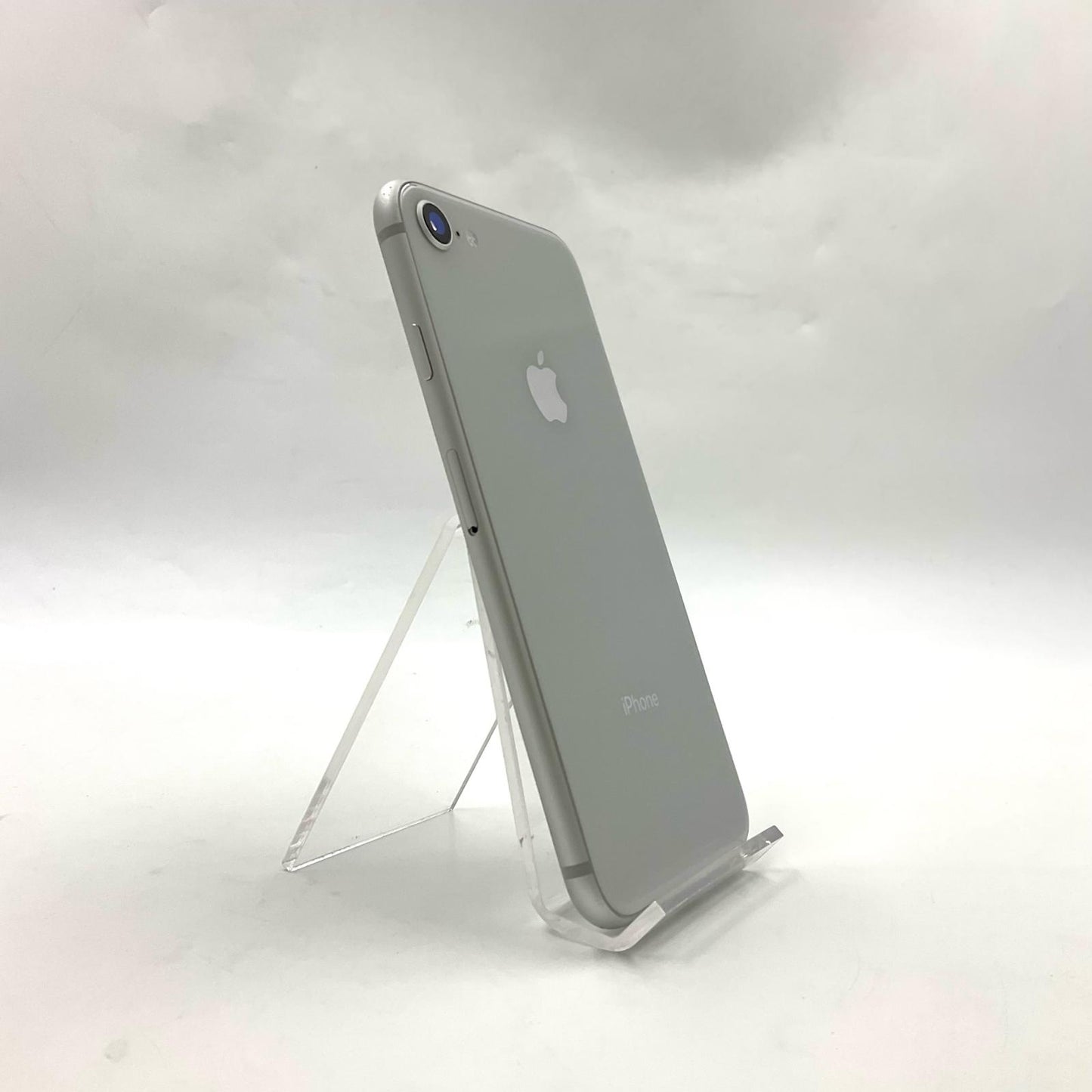 【全額返金保証】【最速発送】Apple iPhone iPhone 8 64GB シルバー docomo 白ロム 動作確認済 79%