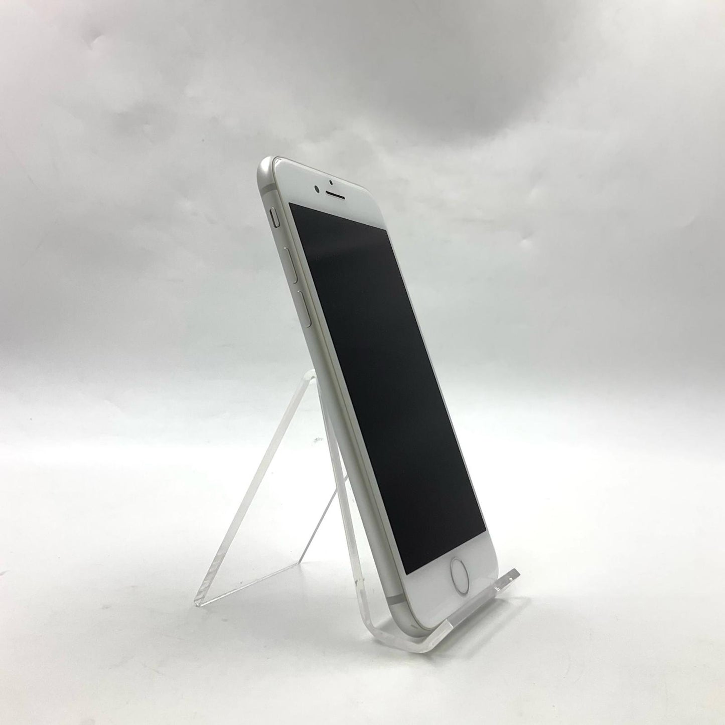 【全額返金保証】【最速発送】Apple iPhone iPhone 8 64GB シルバー docomo 白ロム 動作確認済 79%