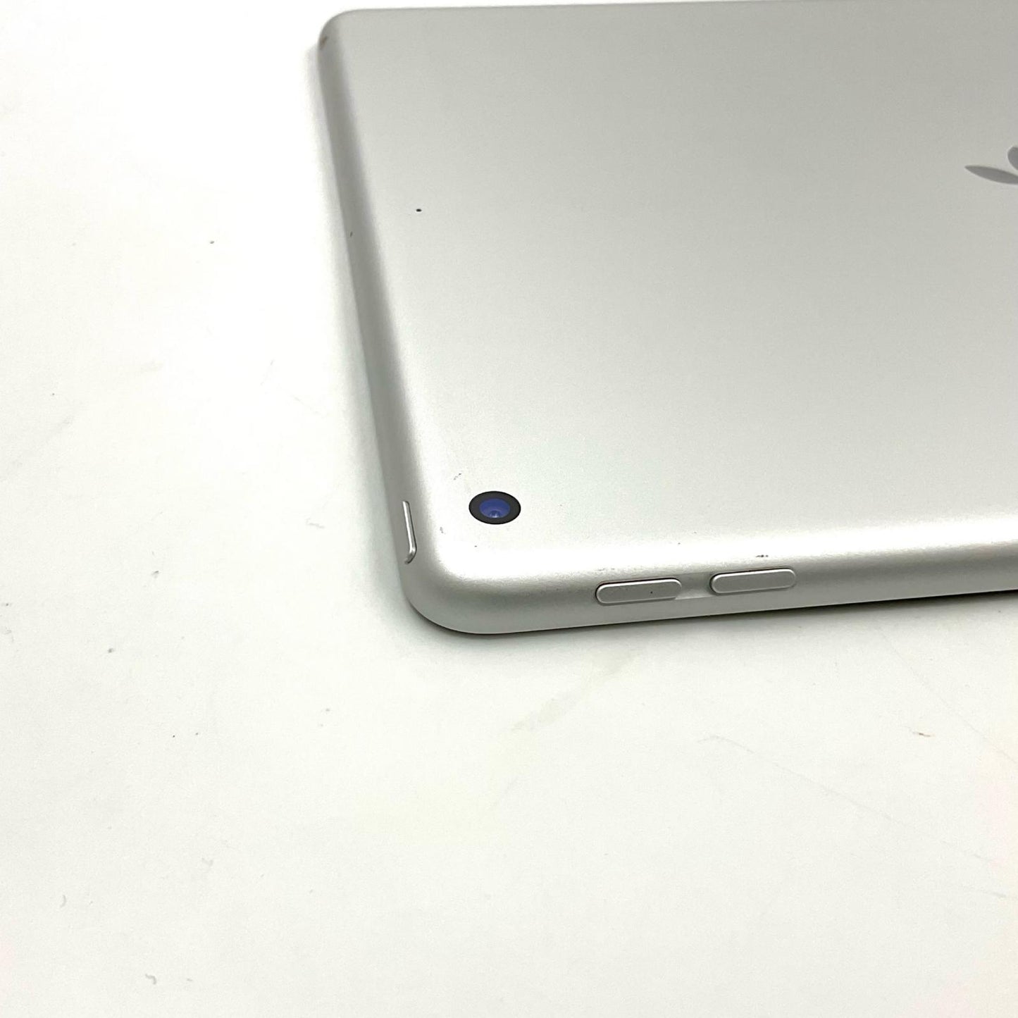 【全額返金保証】【最速発送】Apple iPad iPad 10.2インチ 第9世代 64GB シルバー Wi-Fi 動作確認済