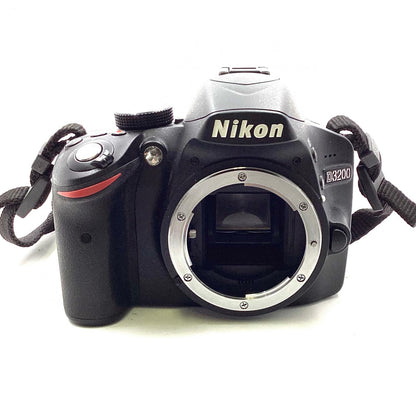 【最速発送】Nikon デジタル一眼 D3200 ボディ ブラック【難有】