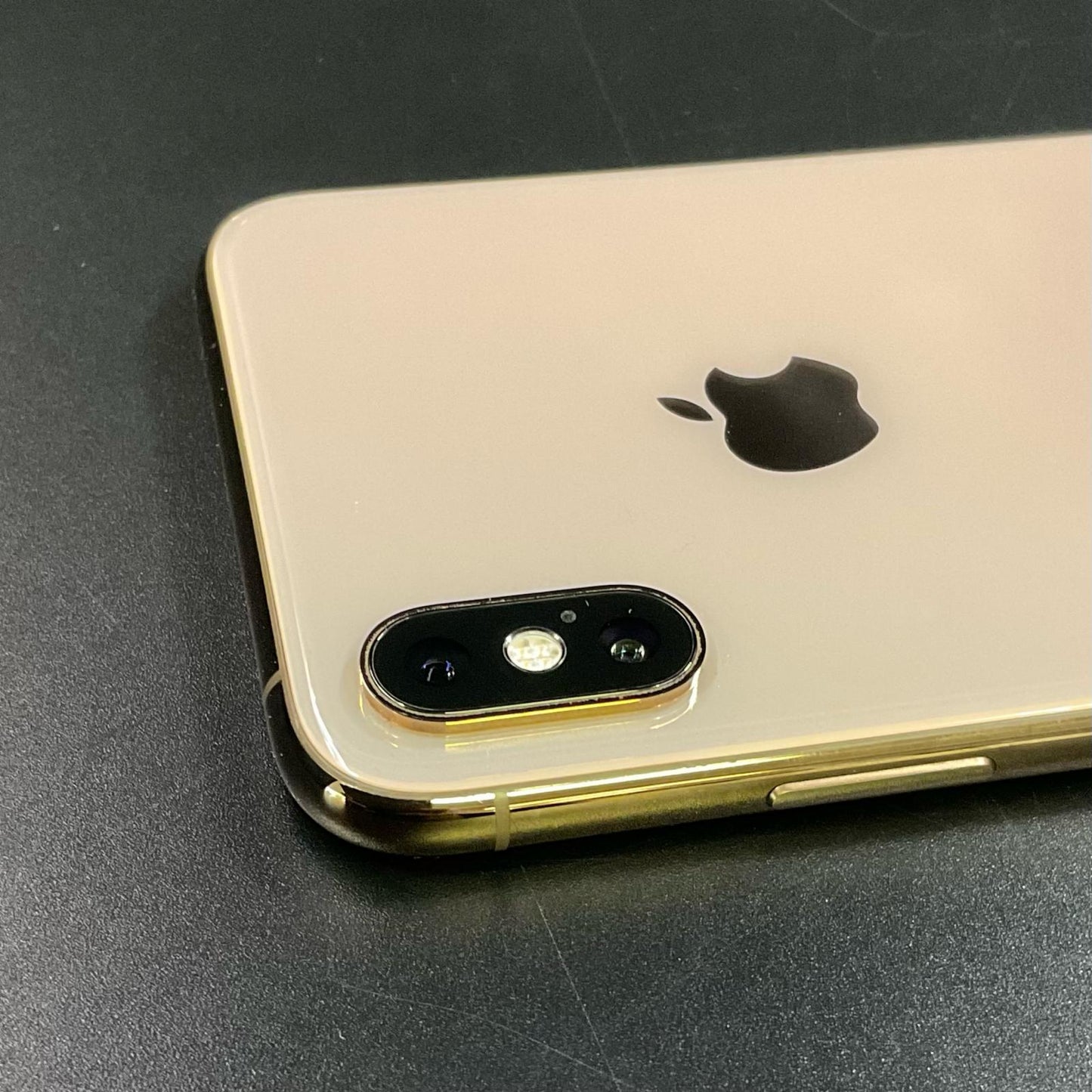 【全額返金保証】【最速発送】Apple iPhone iPhone XS 256GB ゴールド docomo SIMフリー 白ロム 動作確認済 75%