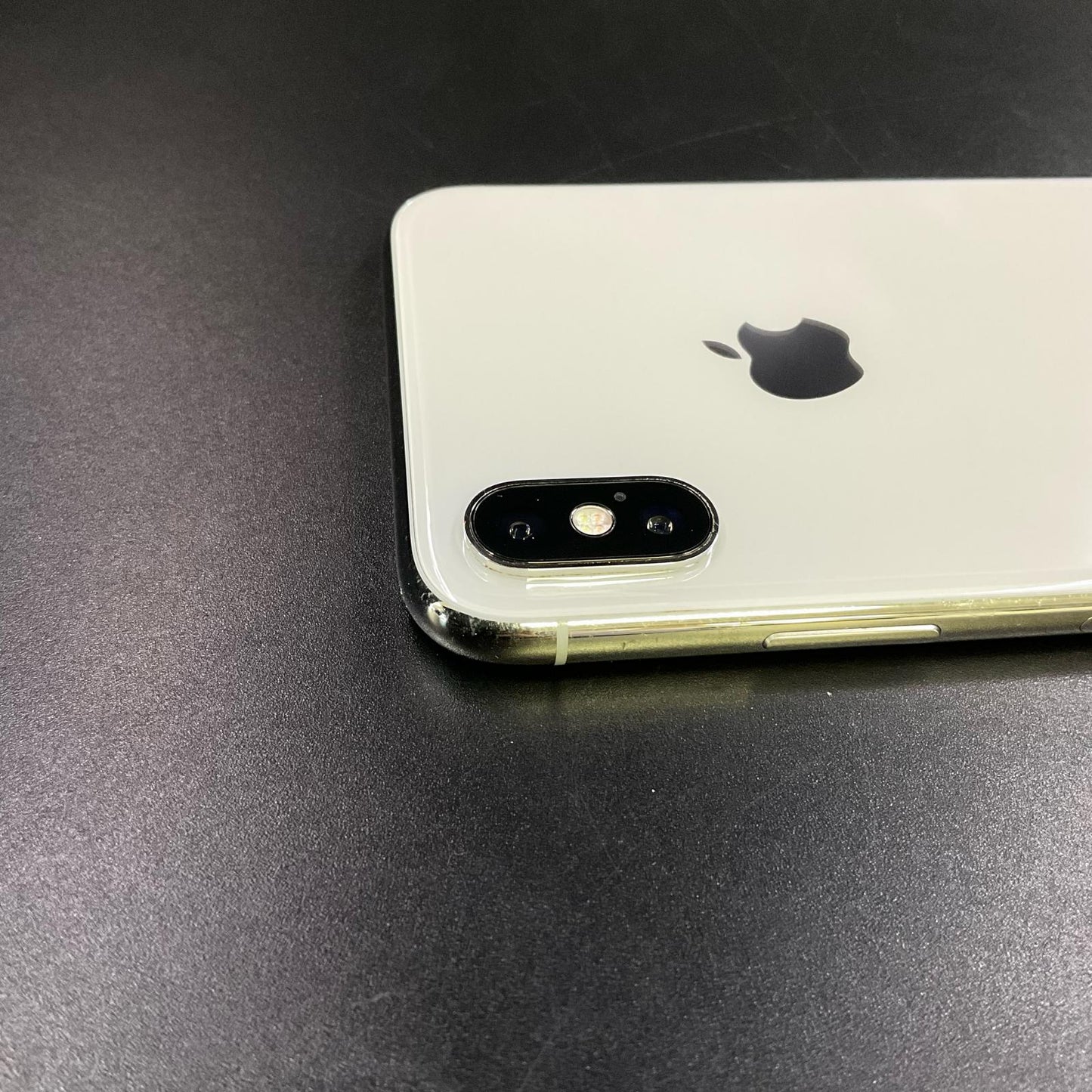 【全額返金保証】【最速発送】Apple iPhone iPhone X 256GB シルバー docomo SIMフリー 白ロム 動作確認済 75%