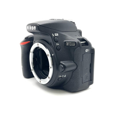 【最速発送】Nikon デジタル一眼 D5500 ボディ ブラック【難有】