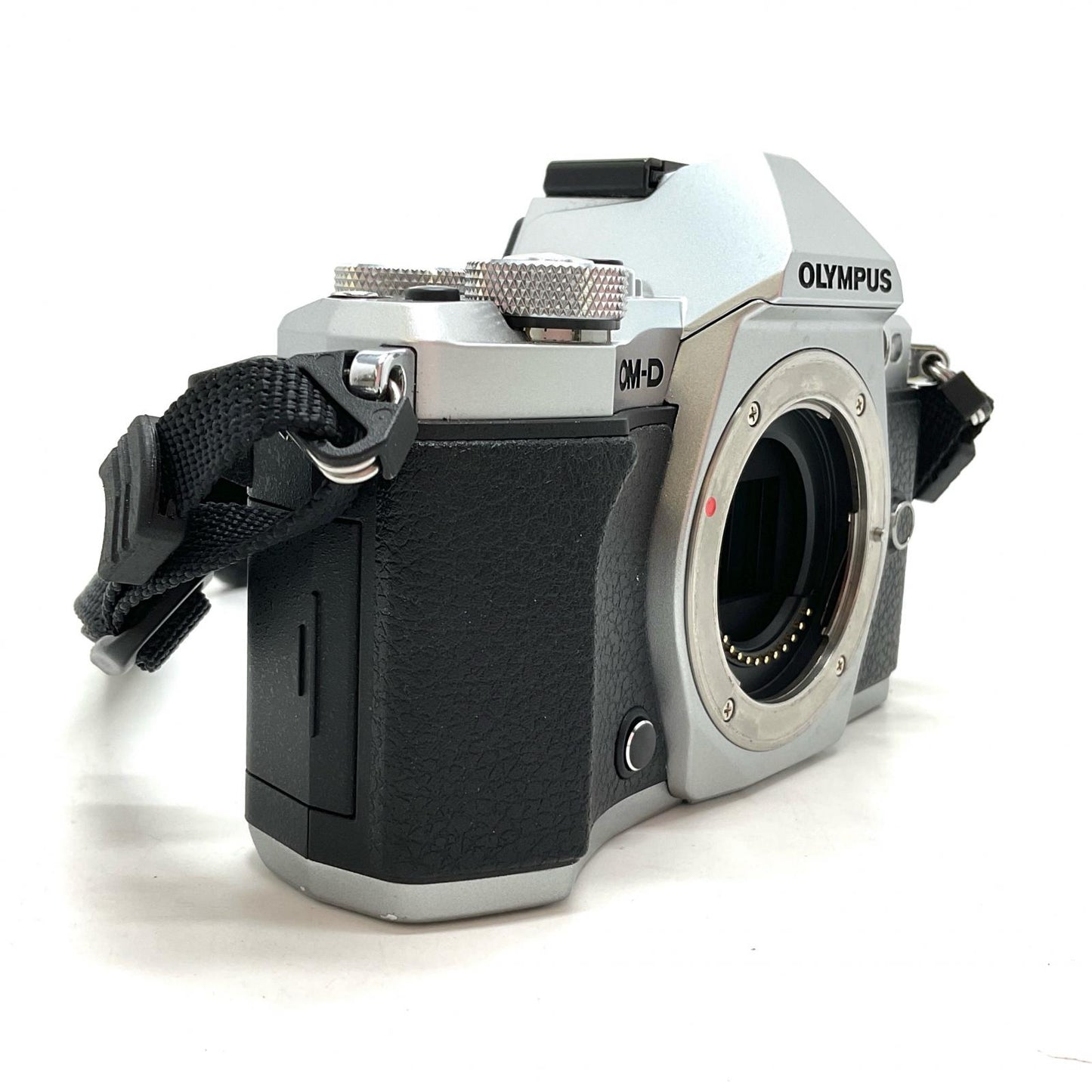 【全額返金保証】【最速発送】OLYMPUS デジタル一眼 OM-D E-M5 Mark II ボディ シルバー 動作確認済