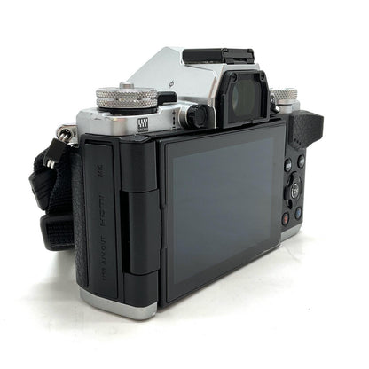 【全額返金保証】【最速発送】OLYMPUS デジタル一眼 OM-D E-M5 Mark II ボディ シルバー 動作確認済