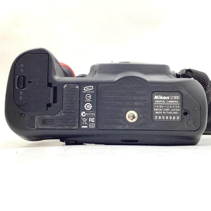 【最速発送】Nikon デジタル一眼 D300 ボディ ブラック【難有】