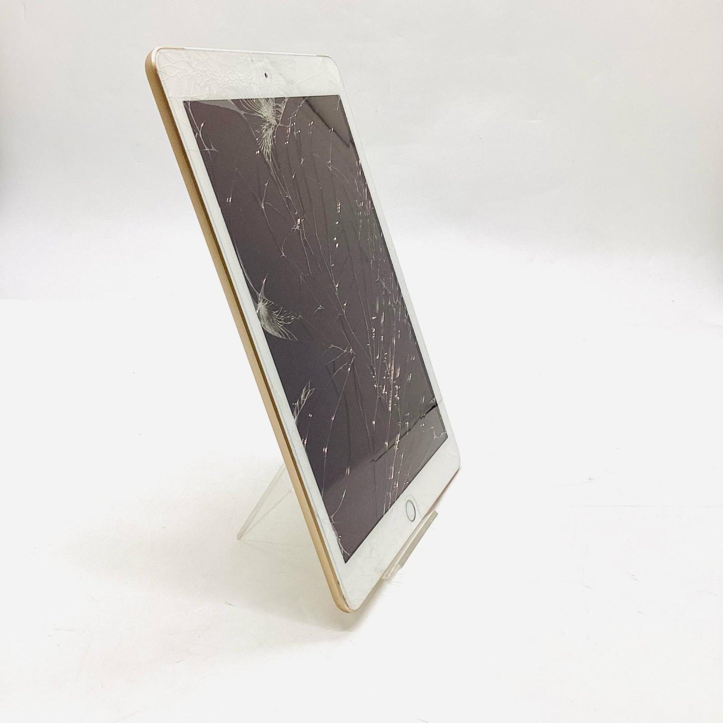 【最速発送】Apple iPad iPad 9.7インチ 第5世代 32GB ゴールド WiFi+Cellular docomo 白ロム【難有】