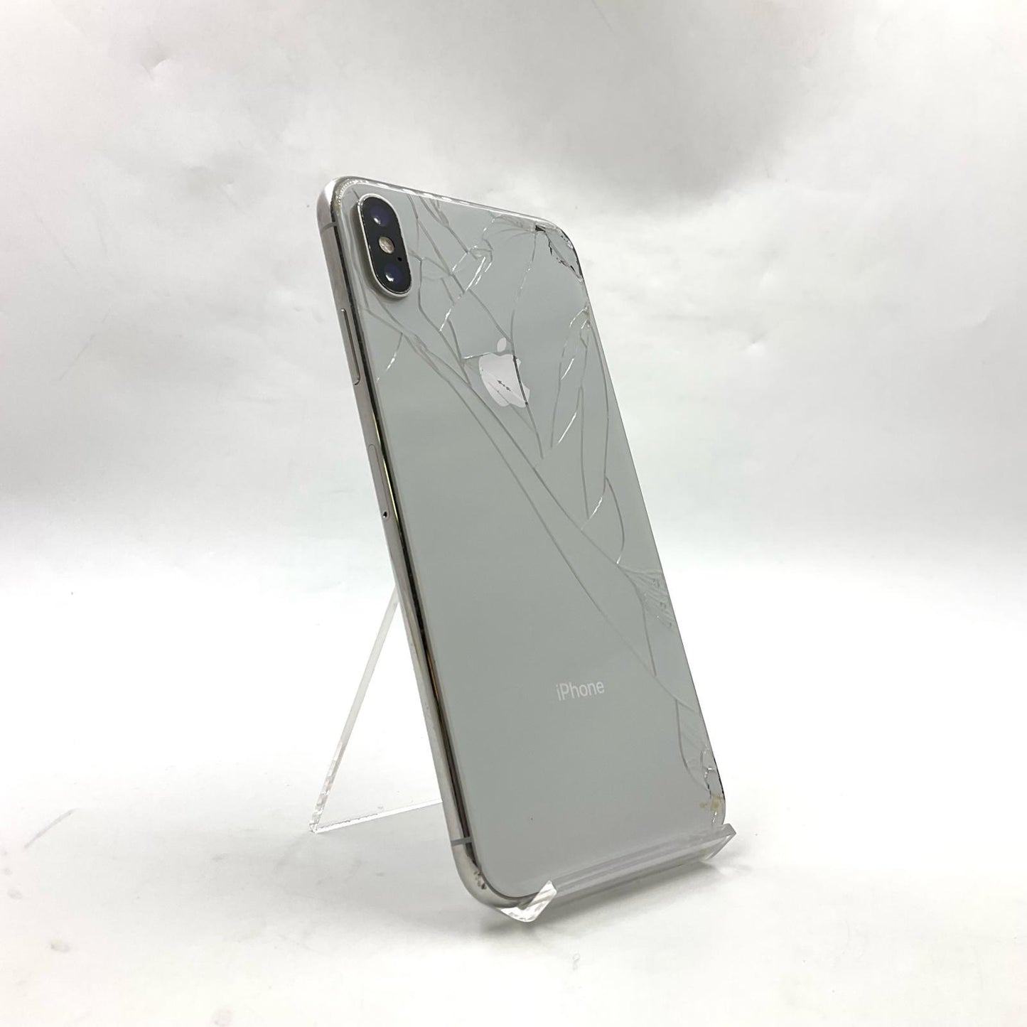 【最速発送】Apple iPhone iPhone XS Max 64GB シルバー docomo 白ロム【難有】 81%
