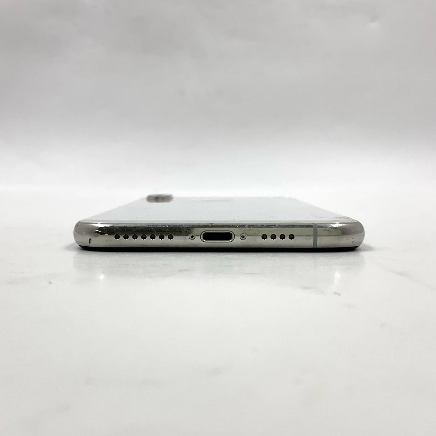 【最速発送】Apple iPhone iPhone XS Max 64GB シルバー docomo 白ロム【難有】 81%