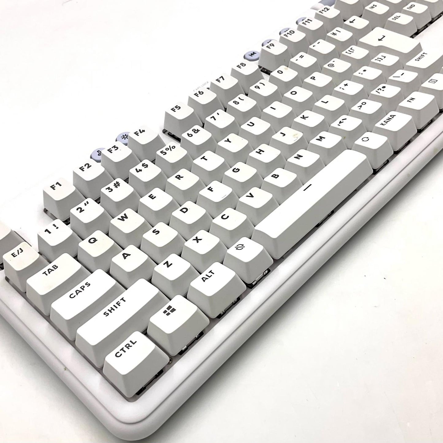 【全額返金保証】【最速発送】Logicool G713 Gaming Keyboard-Linear G713-LN [ホワイトミスト] G713 美品 動作確認済