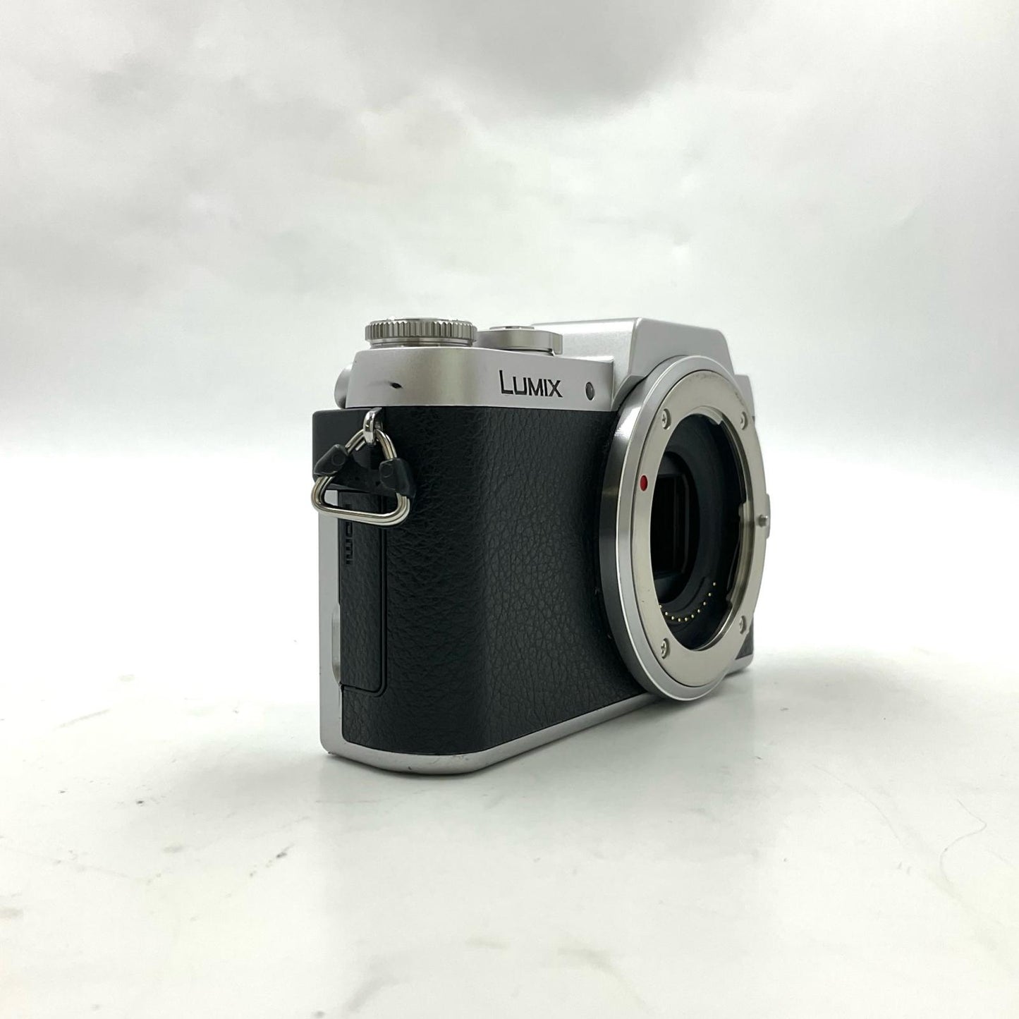 【最速発送】Panasonic デジタル一眼 LUMIX DMC-GF7 シルバー【難有】
