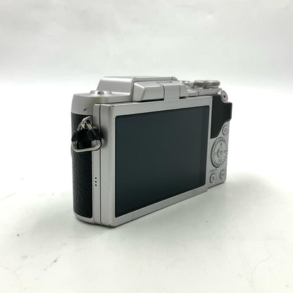【最速発送】Panasonic デジタル一眼 LUMIX DMC-GF7 シルバー【難有】