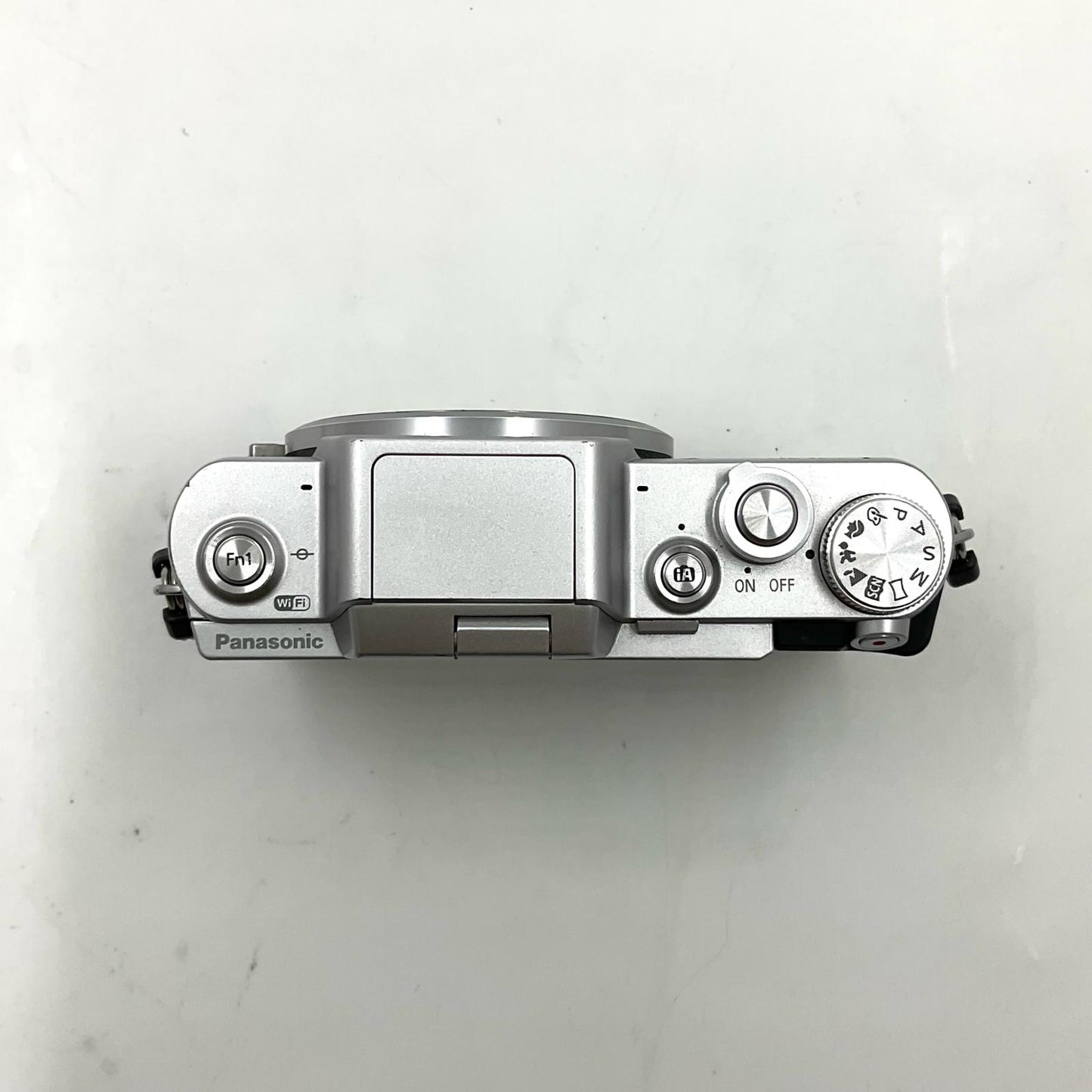 【最速発送】Panasonic デジタル一眼 LUMIX DMC-GF7 シルバー【難有】