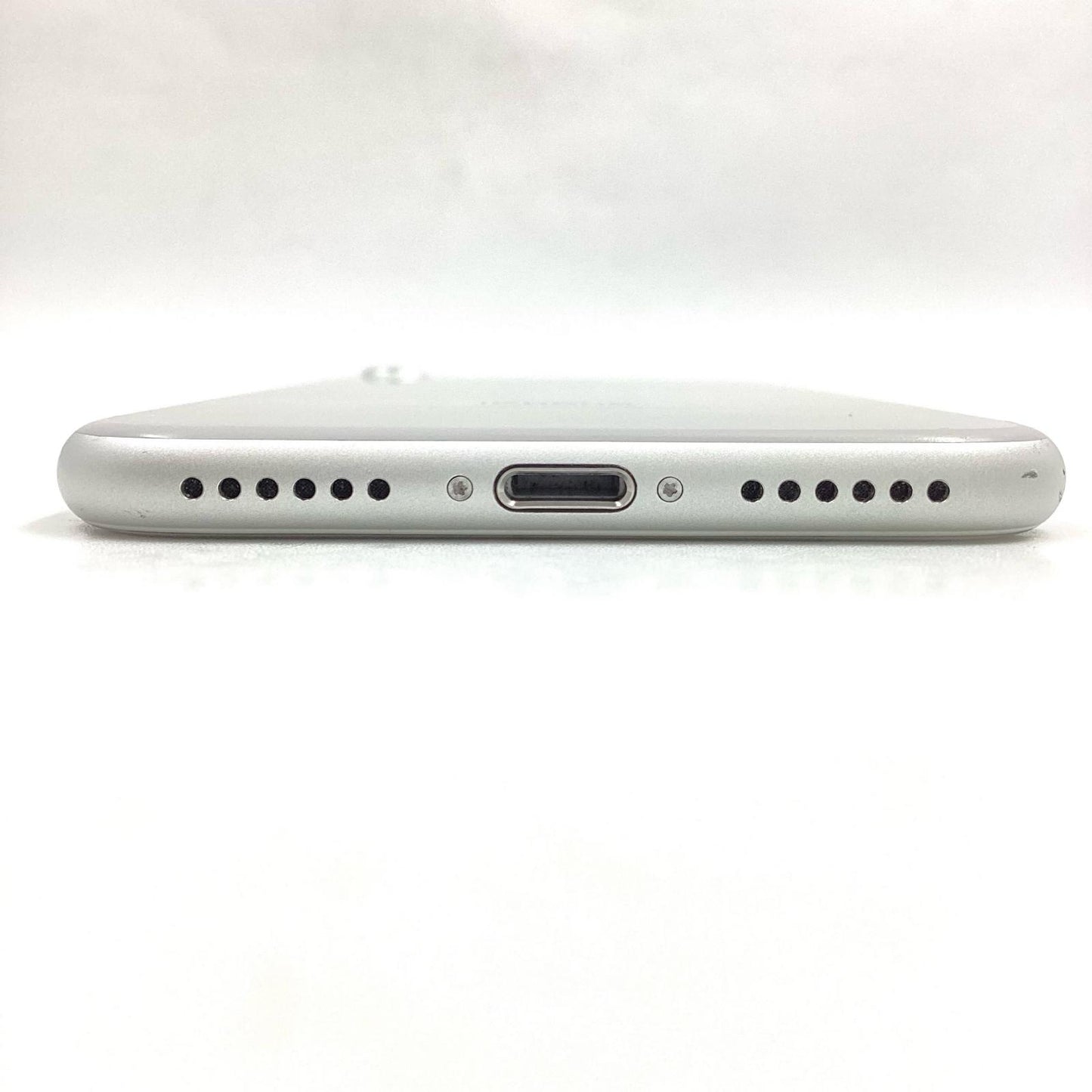 【全額返金保証】【最速発送】Apple iPhone iPhone 7 128GB シルバー 動作確認済 83%