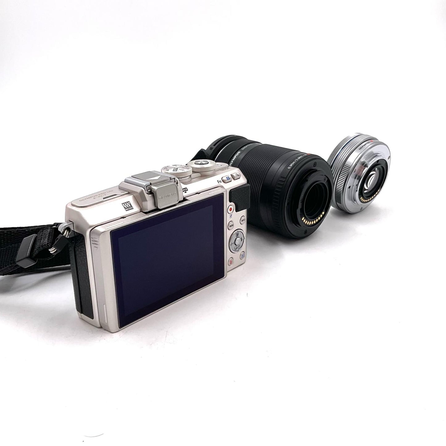 【全額返金保証】【最速発送】OLYMPUS デジタル一眼 PEN Lite E-PL7 EZダブルズームキット シルバー 美品 動作確認済