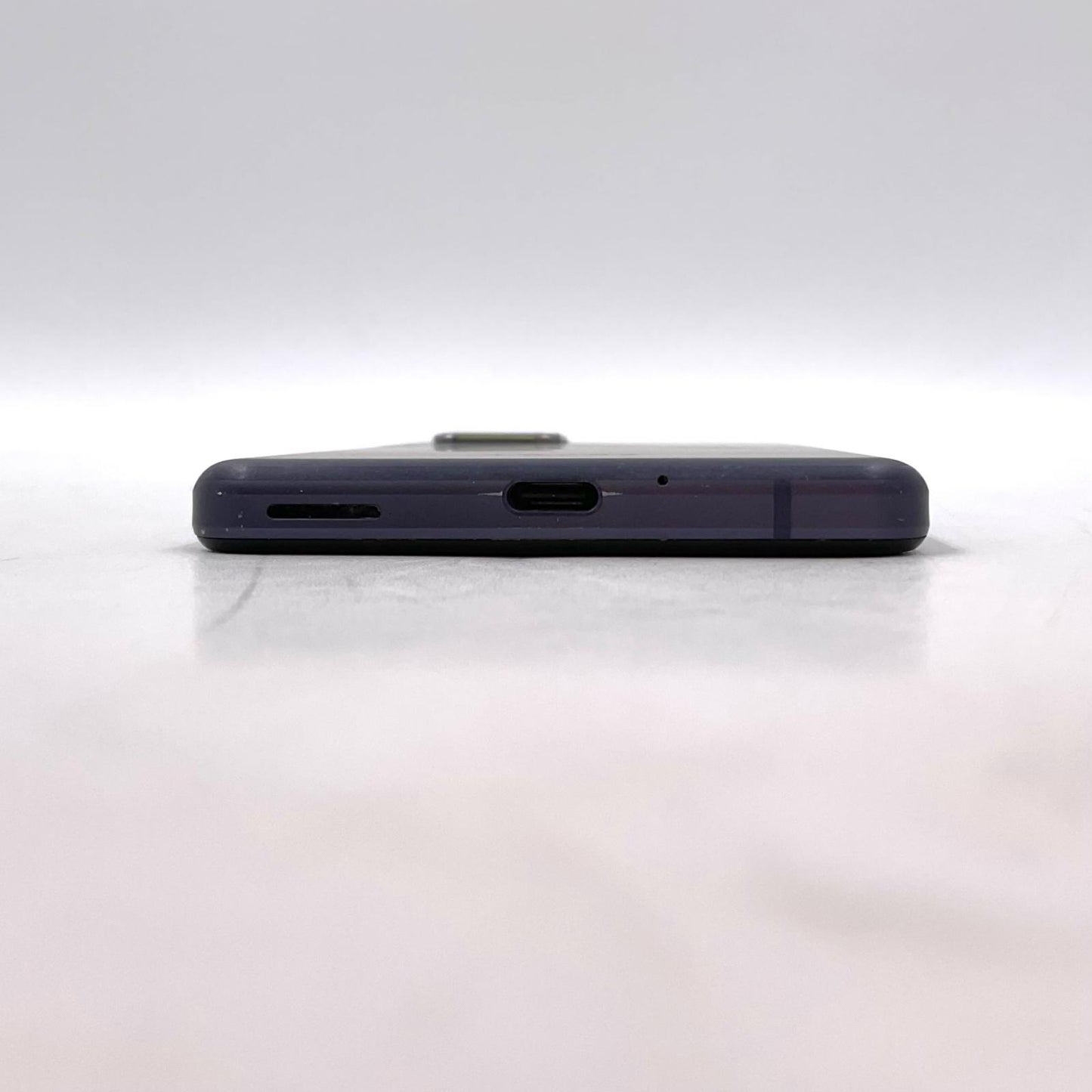 【最速発送】SHARP AQUOS sense5G SH 64GB ニュアンスブラック docomo SH-53A 白ロム【難有】