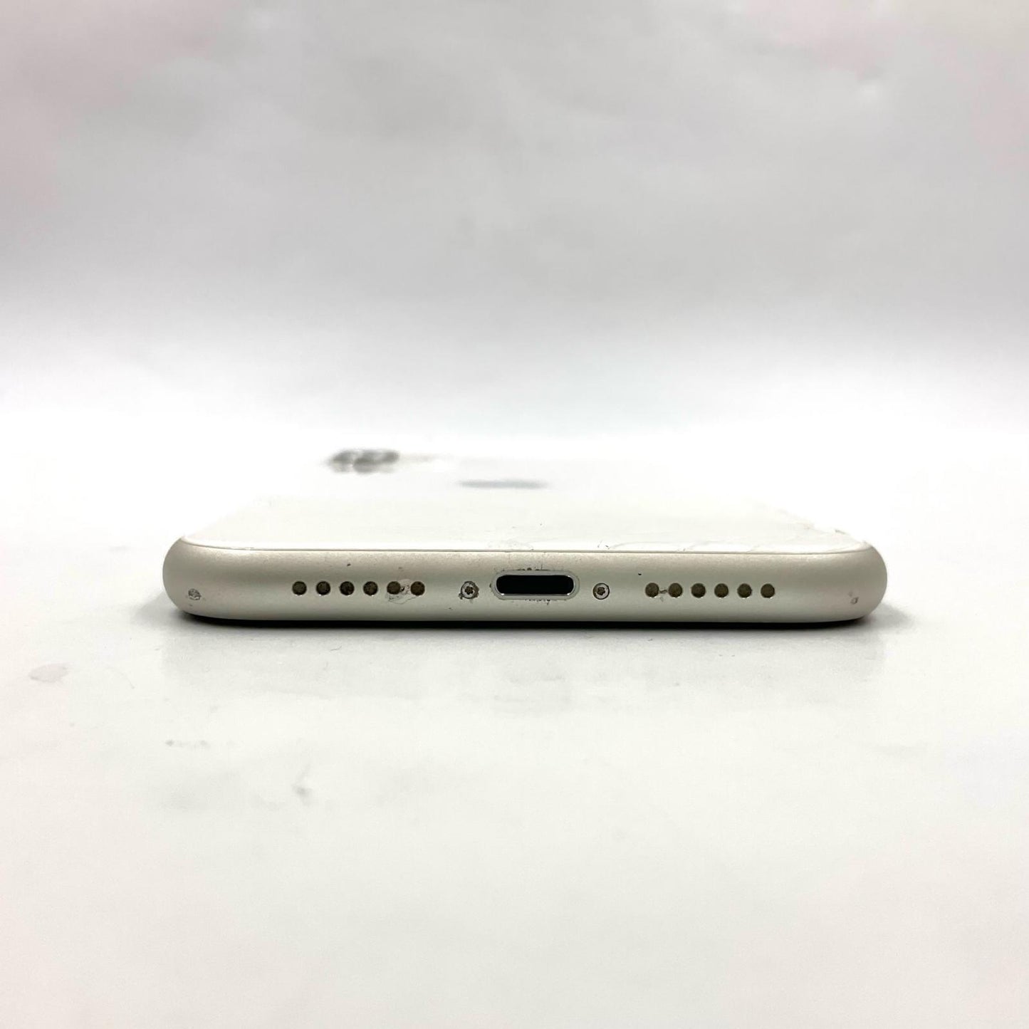 【最速発送】Apple iPhone iPhone 11 64GB ホワイト SIMフリー【難有】 73%